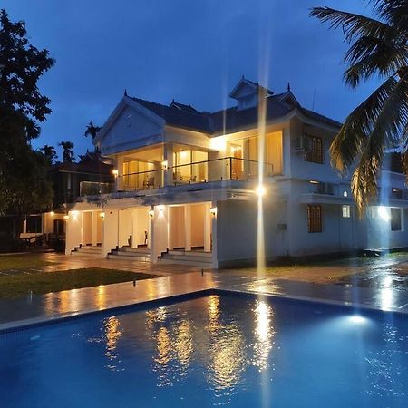 Riveria Portico - River Side 6 Bedroom Private Pool Bungalow North Paravur エクステリア 写真