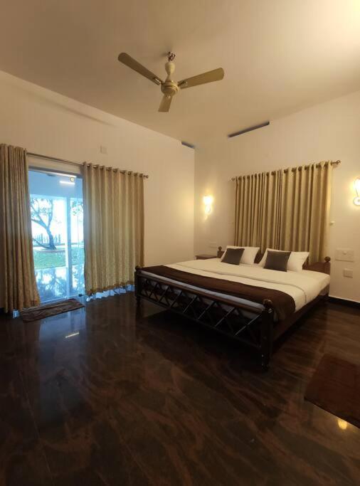 Riveria Portico - River Side 6 Bedroom Private Pool Bungalow North Paravur エクステリア 写真