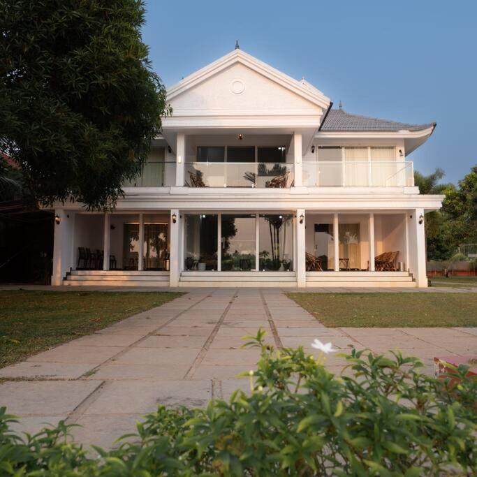 Riveria Portico - River Side 6 Bedroom Private Pool Bungalow North Paravur エクステリア 写真