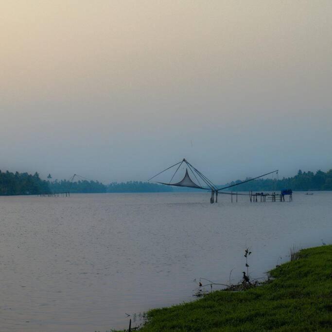 Riveria Portico - River Side 6 Bedroom Private Pool Bungalow North Paravur エクステリア 写真