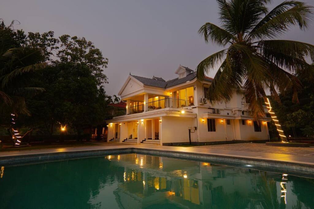 Riveria Portico - River Side 6 Bedroom Private Pool Bungalow North Paravur エクステリア 写真