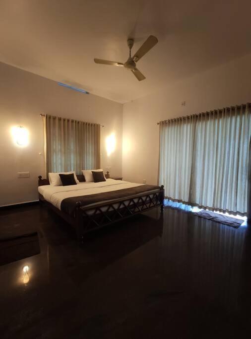 Riveria Portico - River Side 6 Bedroom Private Pool Bungalow North Paravur エクステリア 写真