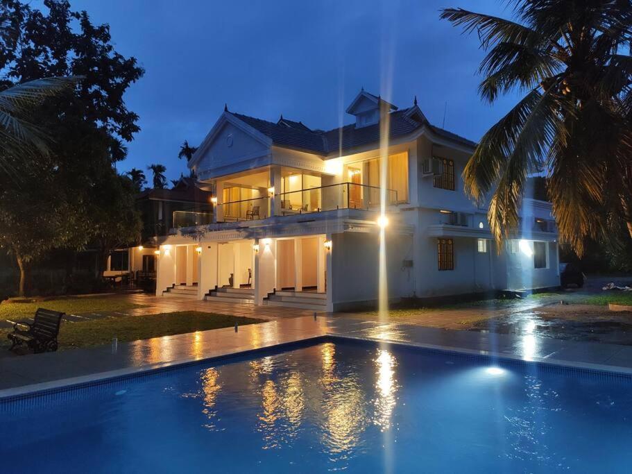 Riveria Portico - River Side 6 Bedroom Private Pool Bungalow North Paravur エクステリア 写真
